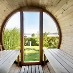 Family With Sauna And Fjord View ボルコップ